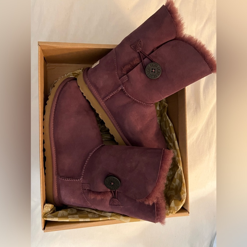 Burgundy UGG Bailey button  size 7